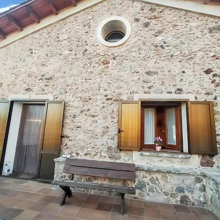 Holiday home Charming House In Ogassa, Perfect For 10 Guests