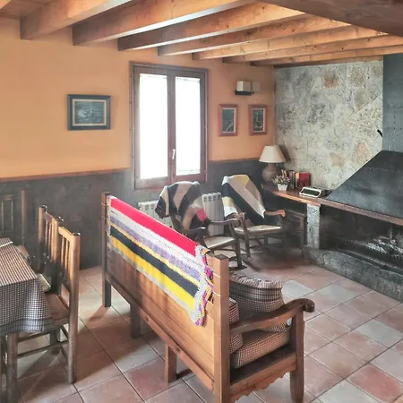 Holiday home Charming House In Ogassa, Perfect For 10 Guests