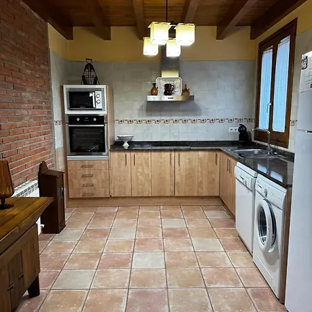 Holiday home Charming House In Ogassa, Perfect For 10 Guests *