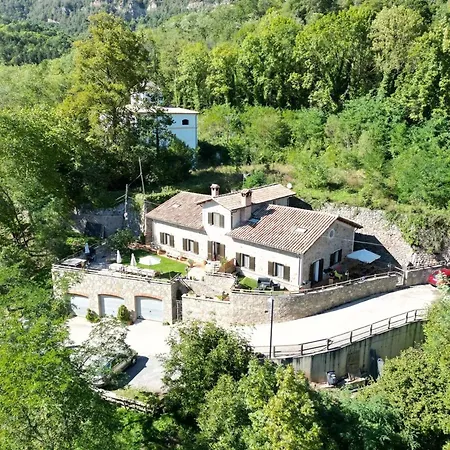 Holiday home Charming House In Ogassa, Perfect For 10 Guests
